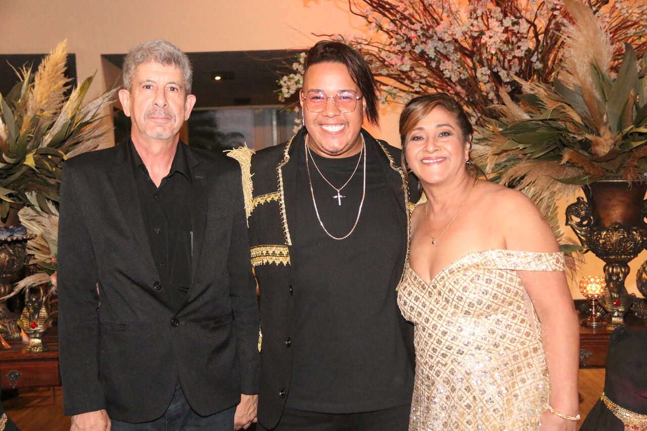 IMG_4203_Easy-Resize.com_ Tonny Santana celebra 25 anos e 1 milhão de inscritos YouTube com festa glamourosa