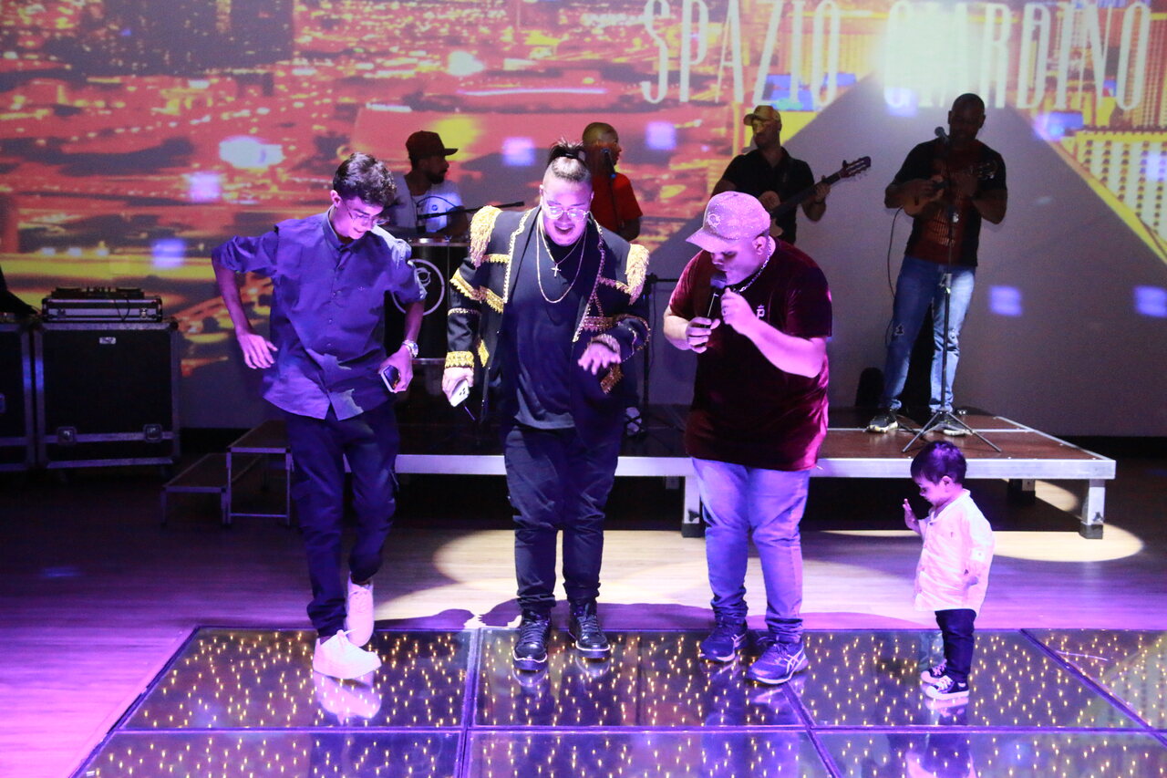 IMG_4666_Easy-Resize.com_ Tonny Santana celebra 25 anos e 1 milhão de inscritos YouTube com festa glamourosa