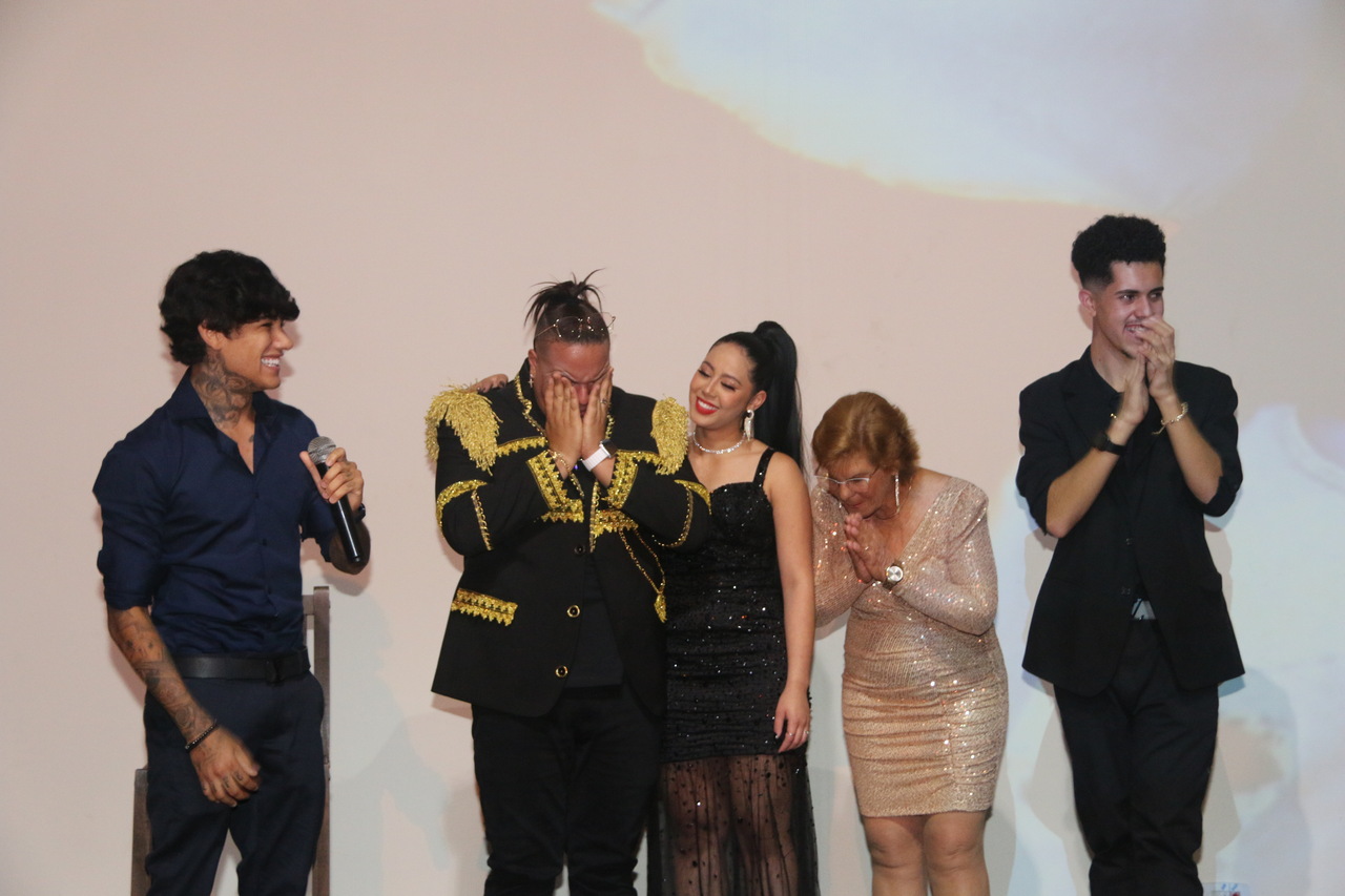 IMG_4739_Easy-Resize.com_ Tonny Santana celebra 25 anos e 1 milhão de inscritos YouTube com festa glamourosa