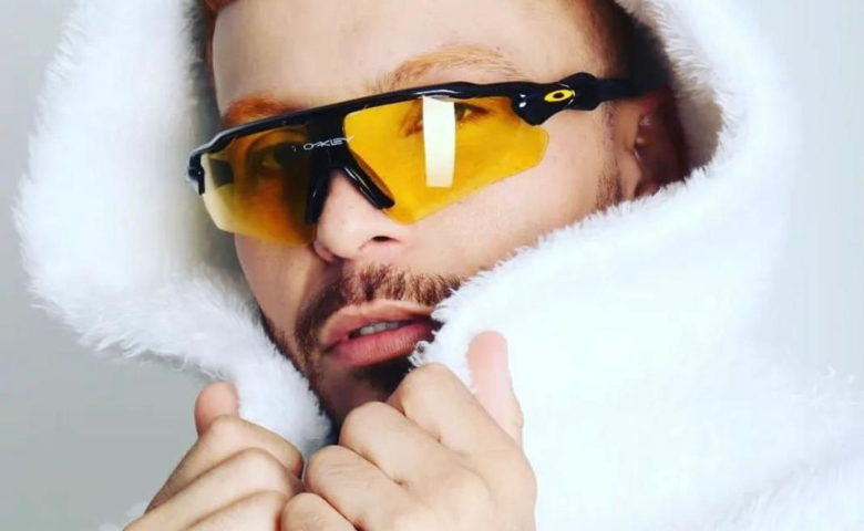 Vitor Biannk, apaixonado por moda, vibra com sucesso em podcast
