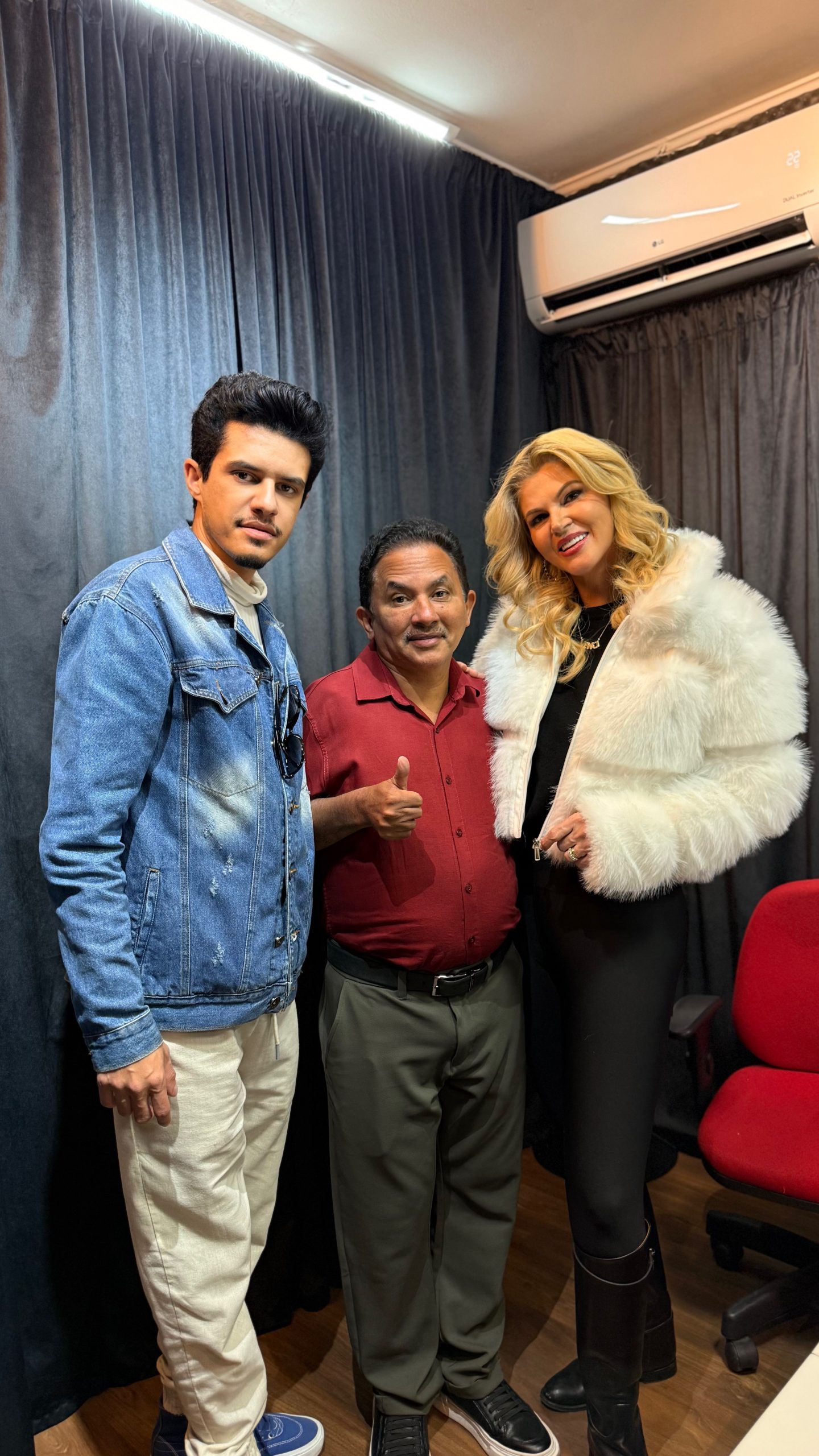 IMG_0692-scaled “Dinheiro não muda nada”, revela Manoel Gomes em conversa com Val Marchiori