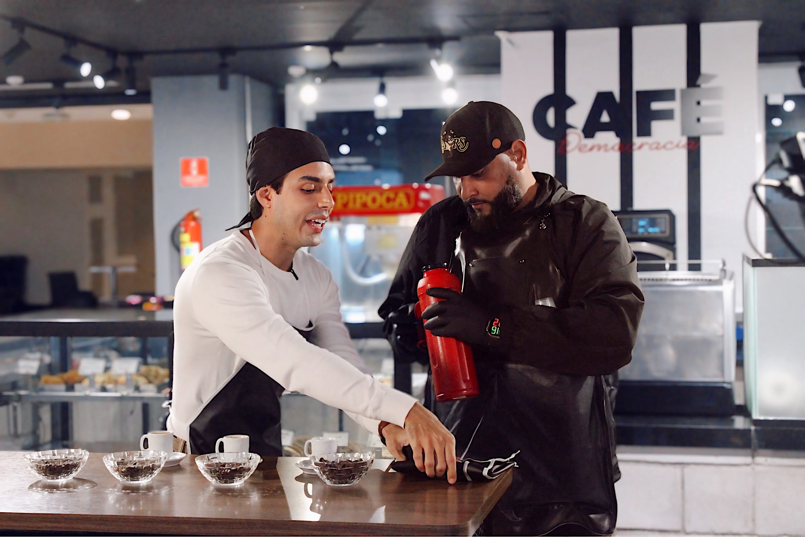 Marco-Joabe-1-@marcomota-.JPG-scaled Em clima de Copa, Lucas Guimarães comanda surpresa emocionante para vendedor de café