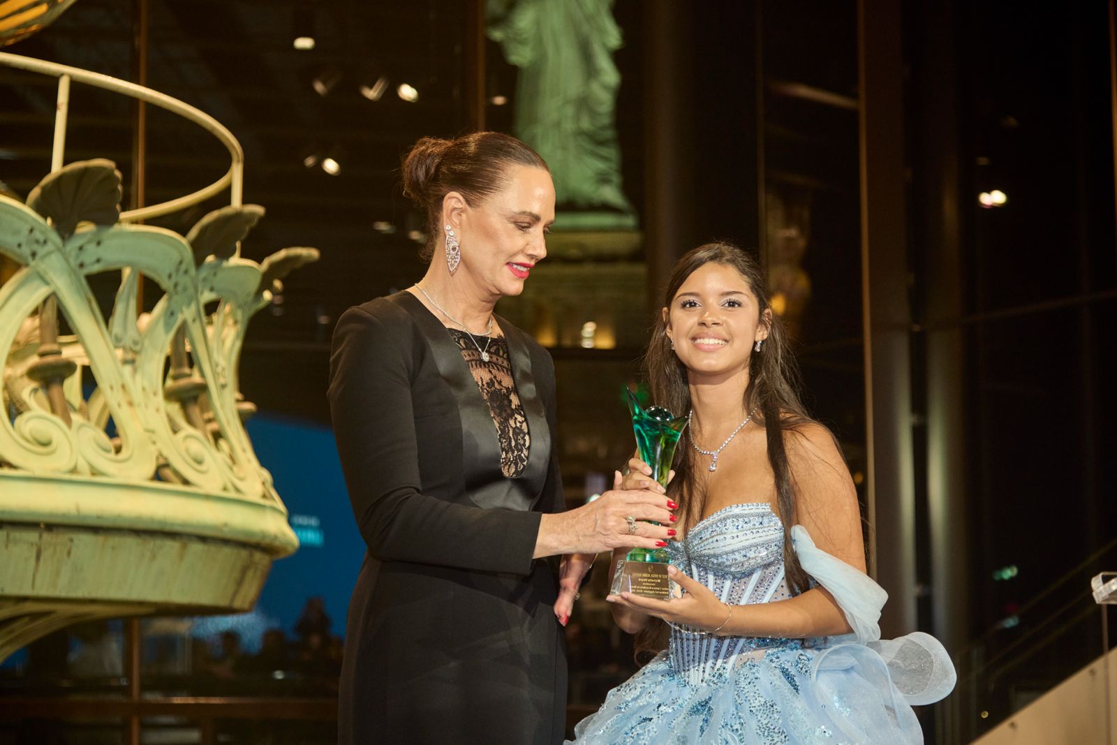 c7690538-11f6-420d-9b81-004fbf783a2a Luiza Brunet chama Michelle Heard de “princesa” durante premiação em Nova York