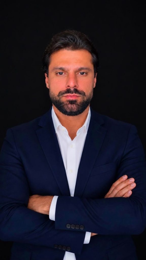 d4c38487-ee43-47cb-a39c-bda045f4b6e7-576x1024 Henrique Gama expande ecossistema e lidera nove empresas no setor financeiro