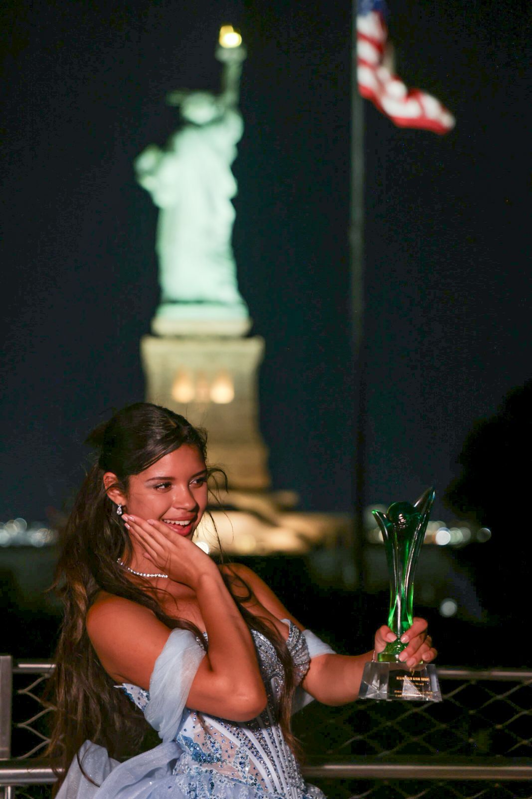 dcc89332-b224-42b0-8cea-edae59ece3b0 Luiza Brunet chama Michelle Heard de “princesa” durante premiação em Nova York